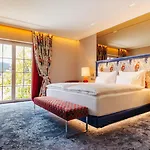 Schloss Seefels מלון 5*