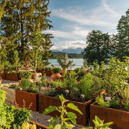 Schloss Seefels Szálloda 5*