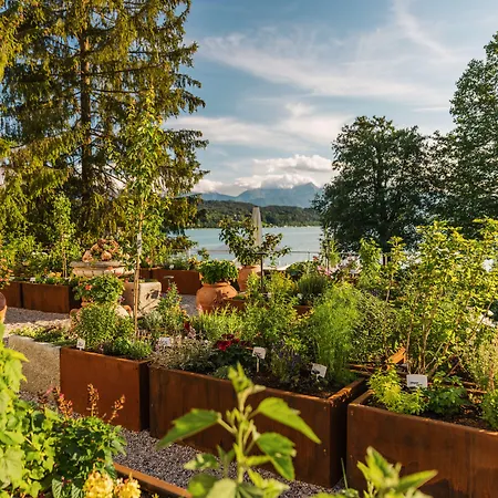 Schloss Seefels Szálloda 5*
